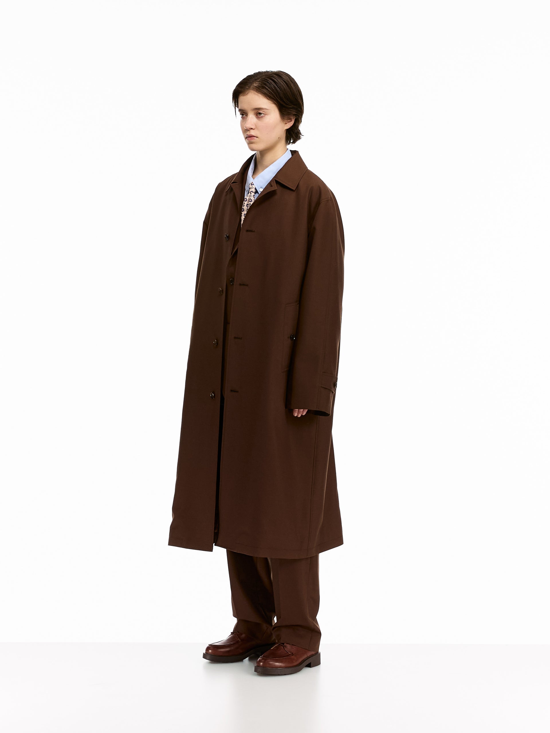 vowels-aw25-model-brown-split-