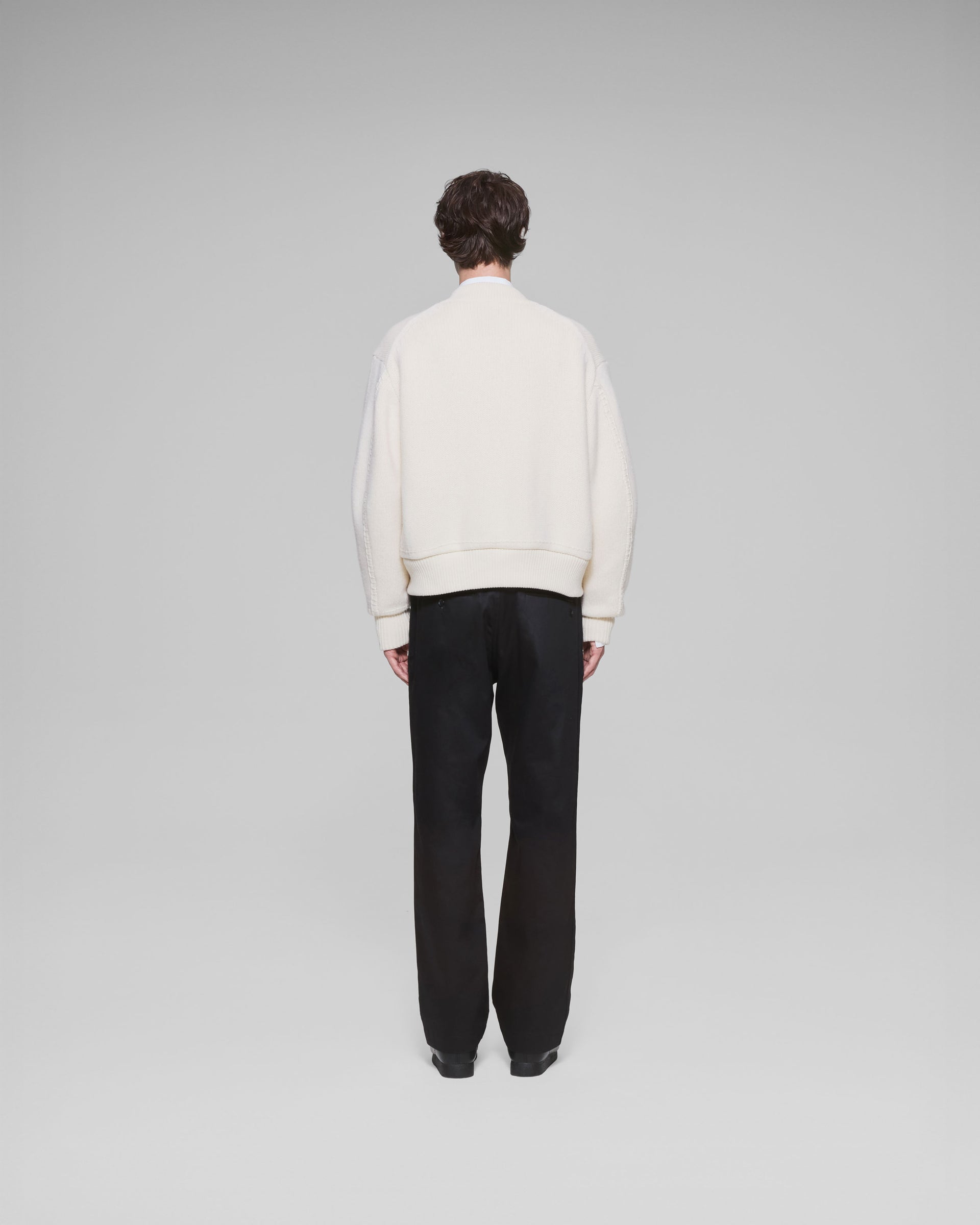 vowels24aw-model-cream-knit-